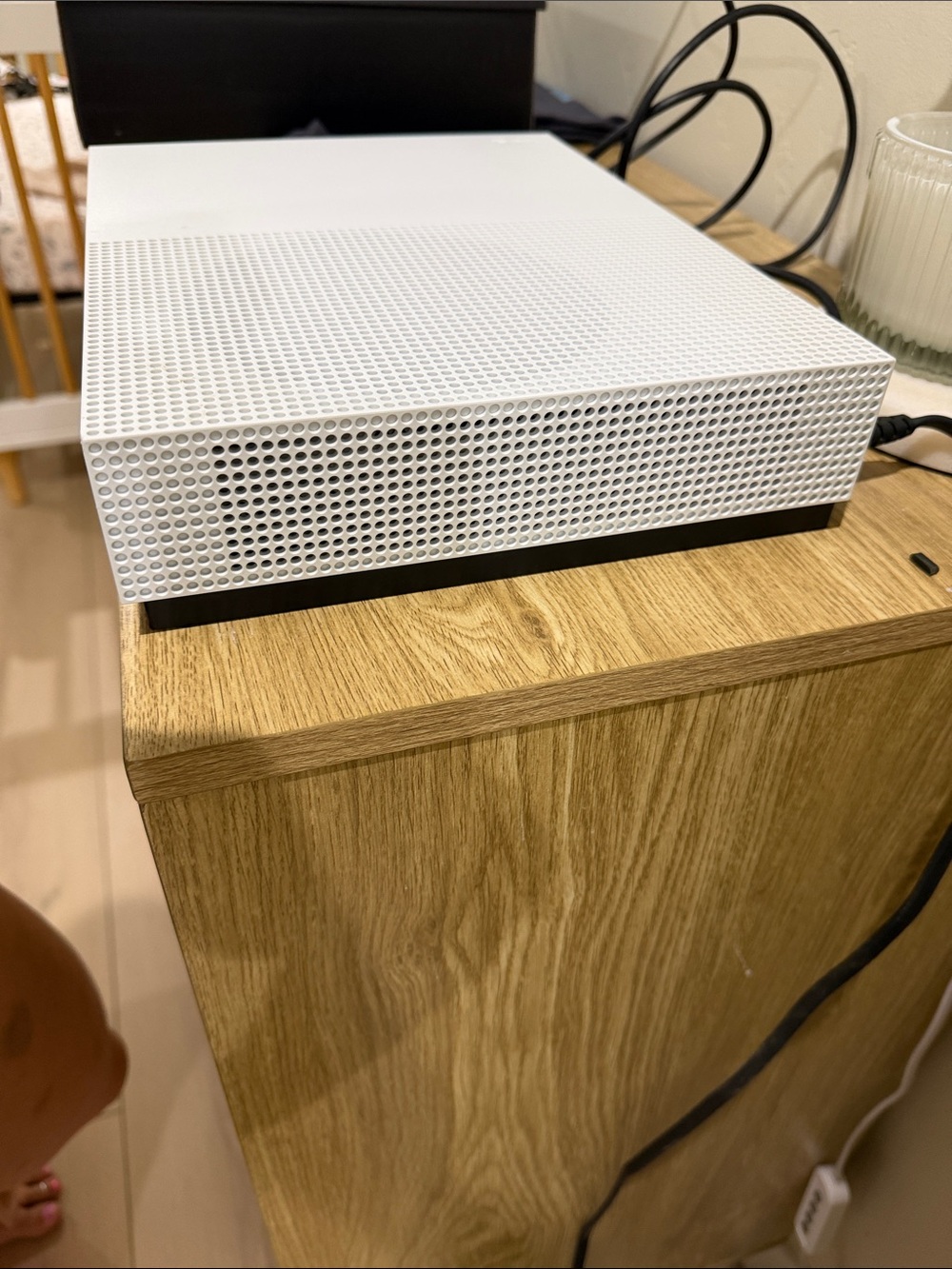 Microsoft Xbox One S Console in White - Picture 3 of 11